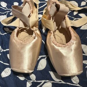 Bloch Axi pointe shoes 4XX